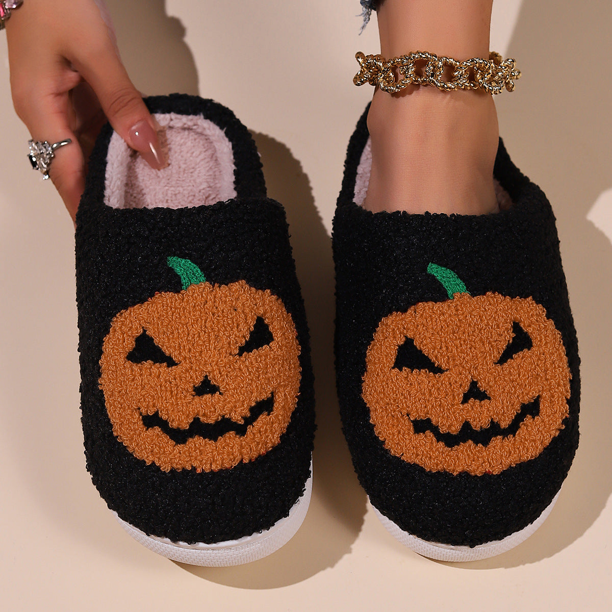 🎃 Cozy Halloween Pumpkin Slippers